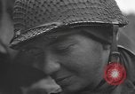 Standbild amerikanische Armee 29 Division Truppen Eygelshoven Niederlande, 1944, aus Sekunde 51 historischem Filmmaterial Videoclip 65675076975