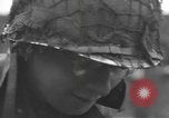 Standbild amerikanische Armee 29 Division Truppen Eygelshoven Niederlande, 1944, aus Sekunde 55 historischem Filmmaterial Videoclip 65675076975
