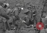 Standbild amerikanische Armee 29 Division Truppen Eygelshoven Niederlande, 1944, aus Sekunde 56 historischem Filmmaterial Videoclip 65675076975