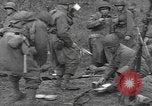Standbild amerikanische Armee 29 Division Truppen Eygelshoven Niederlande, 1944, aus Sekunde 60 historischem Filmmaterial Videoclip 65675076975