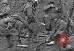 Standbild amerikanische Armee 29 Division Truppen Eygelshoven Niederlande, 1944, aus Sekunde 61 historischem Filmmaterial Videoclip 65675076975