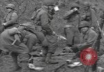Standbild amerikanische Armee 29 Division Truppen Eygelshoven Niederlande, 1944, aus Sekunde 62 historischem Filmmaterial Videoclip 65675076975
