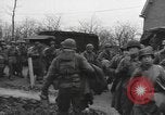 Immagine di I paracadutisti americani ha salutato da civili Nijmegen Paesi Bassi, 1944, secondo 5 filmato di repertorio 65675076980