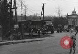 Immagine di I paracadutisti americani ha salutato da civili Nijmegen Paesi Bassi, 1944, secondo 17 filmato di repertorio 65675076980