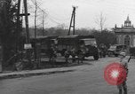 Immagine di I paracadutisti americani ha salutato da civili Nijmegen Paesi Bassi, 1944, secondo 18 filmato di repertorio 65675076980
