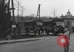 Immagine di I paracadutisti americani ha salutato da civili Nijmegen Paesi Bassi, 1944, secondo 21 filmato di repertorio 65675076980