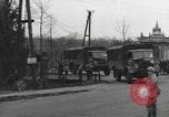 Immagine di I paracadutisti americani ha salutato da civili Nijmegen Paesi Bassi, 1944, secondo 22 filmato di repertorio 65675076980