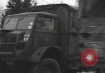 Immagine di I paracadutisti americani ha salutato da civili Nijmegen Paesi Bassi, 1944, secondo 33 filmato di repertorio 65675076980