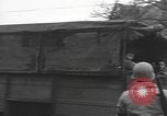Immagine di I paracadutisti americani ha salutato da civili Nijmegen Paesi Bassi, 1944, secondo 36 filmato di repertorio 65675076980