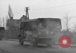 Immagine di I paracadutisti americani ha salutato da civili Nijmegen Paesi Bassi, 1944, secondo 43 filmato di repertorio 65675076980