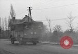 Immagine di I paracadutisti americani ha salutato da civili Nijmegen Paesi Bassi, 1944, secondo 44 filmato di repertorio 65675076980