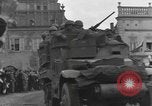 Image 4e Division blindée La Tchécoslovaquie, 1945, de la seconde 16 séquences d'archives historiques vidéo 65675076995
