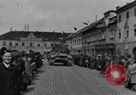 Image 4e Division blindée la Tchécoslovaquie, 1945, de la seconde 3 séquences d'archives historiques vidéo 65675076997