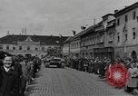 Image 4e Division blindée la Tchécoslovaquie, 1945, de la seconde 4 séquences d'archives historiques vidéo 65675076997