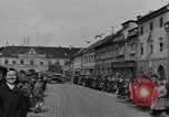 Image 4e Division blindée la Tchécoslovaquie, 1945, de la seconde 6 séquences d'archives historiques vidéo 65675076997