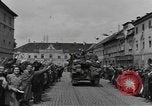 Image 4e Division blindée la Tchécoslovaquie, 1945, de la seconde 8 séquences d'archives historiques vidéo 65675076997