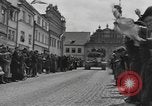 Image 4e Division blindée la Tchécoslovaquie, 1945, de la seconde 11 séquences d'archives historiques vidéo 65675076997