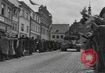Image 4e Division blindée la Tchécoslovaquie, 1945, de la seconde 13 séquences d'archives historiques vidéo 65675076997