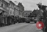 Image 4e Division blindée la Tchécoslovaquie, 1945, de la seconde 14 séquences d'archives historiques vidéo 65675076997