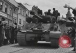 Image 4e Division blindée la Tchécoslovaquie, 1945, de la seconde 17 séquences d'archives historiques vidéo 65675076997