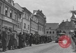 Image 4e Division blindée la Tchécoslovaquie, 1945, de la seconde 23 séquences d'archives historiques vidéo 65675076997