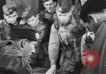 Image -nous participer à des manoeuvres de pratique de parachutistes l'Angleterre, 1944, de la seconde 48 séquences d'archives historiques vidéo 65675077001
