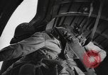 Image British-American parachutistes l'Angleterre, 1944, de la seconde 1 séquences d'archives historiques vidéo 65675077003