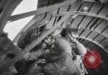 Image British-American parachutistes l'Angleterre, 1944, de la seconde 10 séquences d'archives historiques vidéo 65675077003
