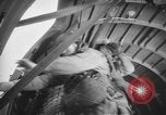 Image British-American parachutistes l'Angleterre, 1944, de la seconde 11 séquences d'archives historiques vidéo 65675077003