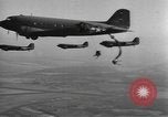 Image British-American parachutistes l'Angleterre, 1944, de la seconde 24 séquences d'archives historiques vidéo 65675077003