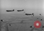 Image British-American parachutistes l'Angleterre, 1944, de la seconde 39 séquences d'archives historiques vidéo 65675077003