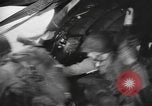 Image British-American parachutistes l'Angleterre, 1944, de la seconde 56 séquences d'archives historiques vidéo 65675077003