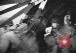 Image British-American parachutistes l'Angleterre, 1944, de la seconde 57 séquences d'archives historiques vidéo 65675077003