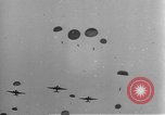 Image British-American parachutistes l'Angleterre, 1944, de la seconde 61 séquences d'archives historiques vidéo 65675077003
