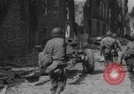 Image des soldats américains Mortain France, 1944, de la seconde 23 séquences d'archives historiques vidéo 65675077006
