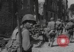Image des soldats américains Mortain France, 1944, de la seconde 26 séquences d'archives historiques vidéo 65675077006
