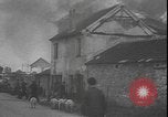 Image Des réfugiés français et belges fuient les bombardements France, 1940, de la seconde 5 séquences d'archives historiques vidéo 65675077087