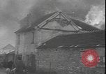 Image Des réfugiés français et belges fuient les bombardements France, 1940, de la seconde 7 séquences d'archives historiques vidéo 65675077087