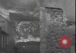 Image Des réfugiés français et belges fuient les bombardements France, 1940, de la seconde 11 séquences d'archives historiques vidéo 65675077087