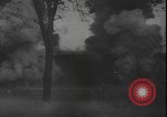 Image Des réfugiés français et belges fuient les bombardements France, 1940, de la seconde 16 séquences d'archives historiques vidéo 65675077087