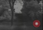 Image Des réfugiés français et belges fuient les bombardements France, 1940, de la seconde 17 séquences d'archives historiques vidéo 65675077087
