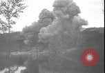 Image Des réfugiés français et belges fuient les bombardements France, 1940, de la seconde 18 séquences d'archives historiques vidéo 65675077087