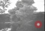 Image Des réfugiés français et belges fuient les bombardements France, 1940, de la seconde 19 séquences d'archives historiques vidéo 65675077087