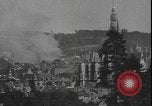 Image Des réfugiés français et belges fuient les bombardements France, 1940, de la seconde 23 séquences d'archives historiques vidéo 65675077087
