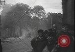 Image Des réfugiés français et belges fuient les bombardements France, 1940, de la seconde 26 séquences d'archives historiques vidéo 65675077087