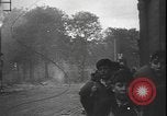 Image Des réfugiés français et belges fuient les bombardements France, 1940, de la seconde 27 séquences d'archives historiques vidéo 65675077087