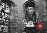 Image Des réfugiés français et belges fuient les bombardements France, 1940, de la seconde 31 séquences d'archives historiques vidéo 65675077087