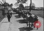 Image Des réfugiés français et belges fuient les bombardements France, 1940, de la seconde 38 séquences d'archives historiques vidéo 65675077087