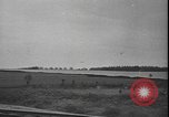 Image Des réfugiés français et belges fuient les bombardements France, 1940, de la seconde 42 séquences d'archives historiques vidéo 65675077087