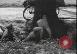 Image Des réfugiés français et belges fuient les bombardements France, 1940, de la seconde 45 séquences d'archives historiques vidéo 65675077087